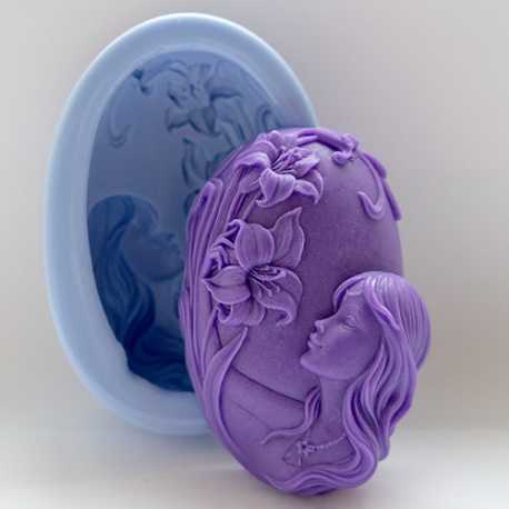 Silikonová forma na mýdlo dívka s květinou