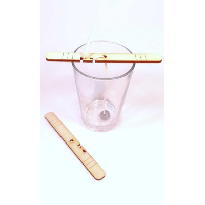 Dřevěný fixátor knotu